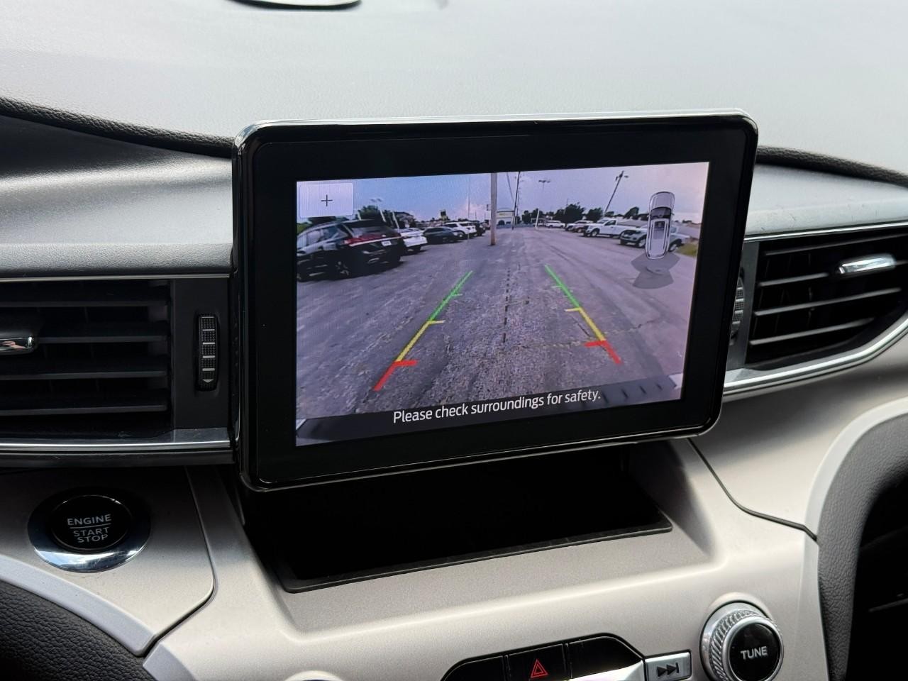 Ford Explorer Vehicle Full-screen Gallery Image 25