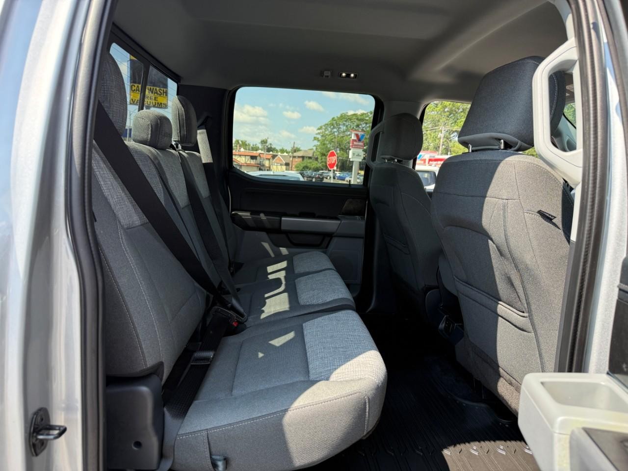Ford F-150 Vehicle Full-screen Gallery Image 10