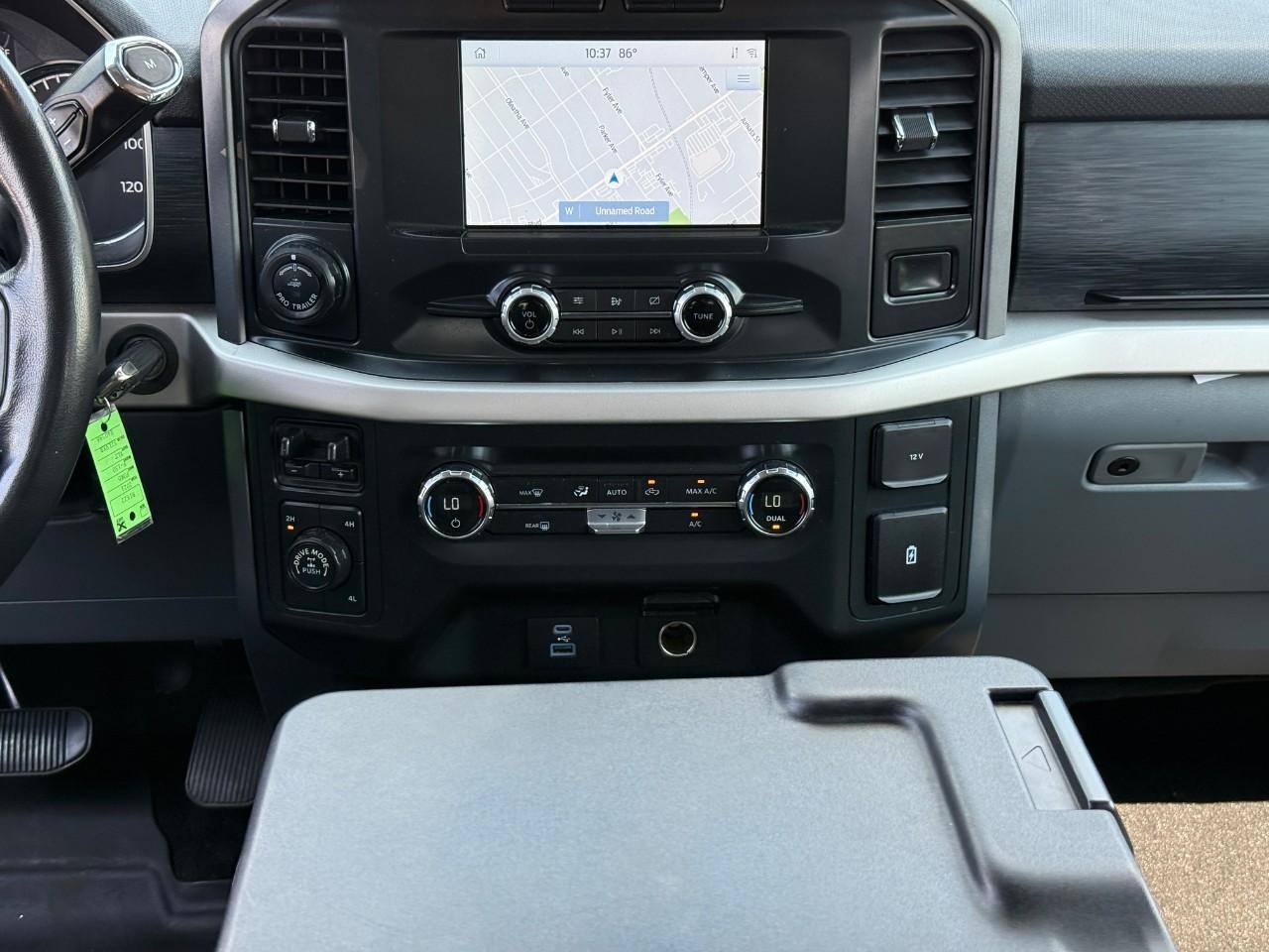 Ford F-150 Vehicle Full-screen Gallery Image 14