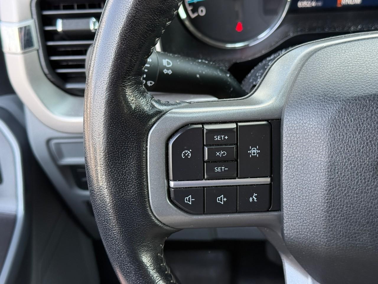 Ford F-150 Vehicle Full-screen Gallery Image 18
