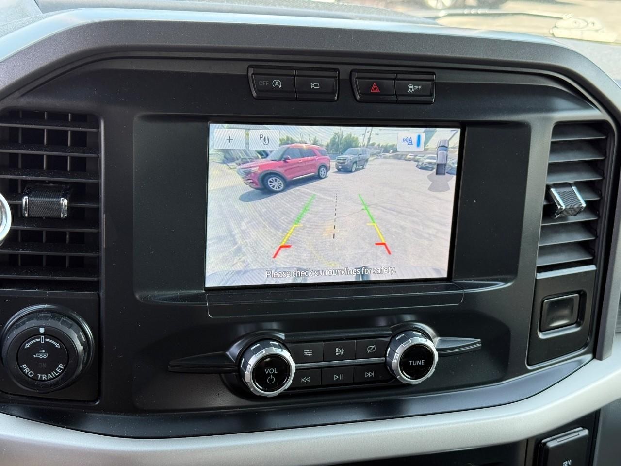 Ford F-150 Vehicle Full-screen Gallery Image 21