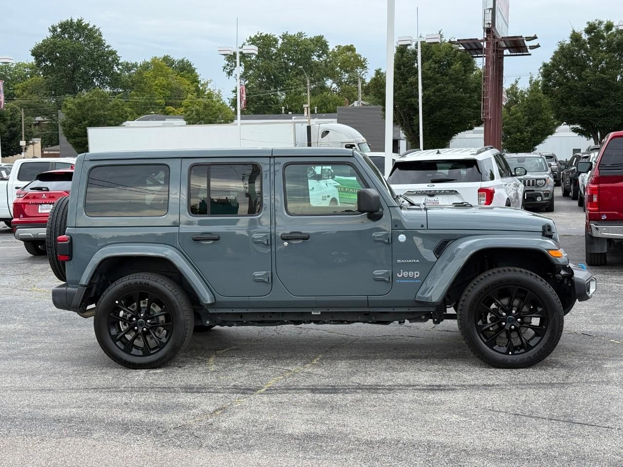 Jeep Wrangler 4xe Vehicle Full-screen Gallery Image 05