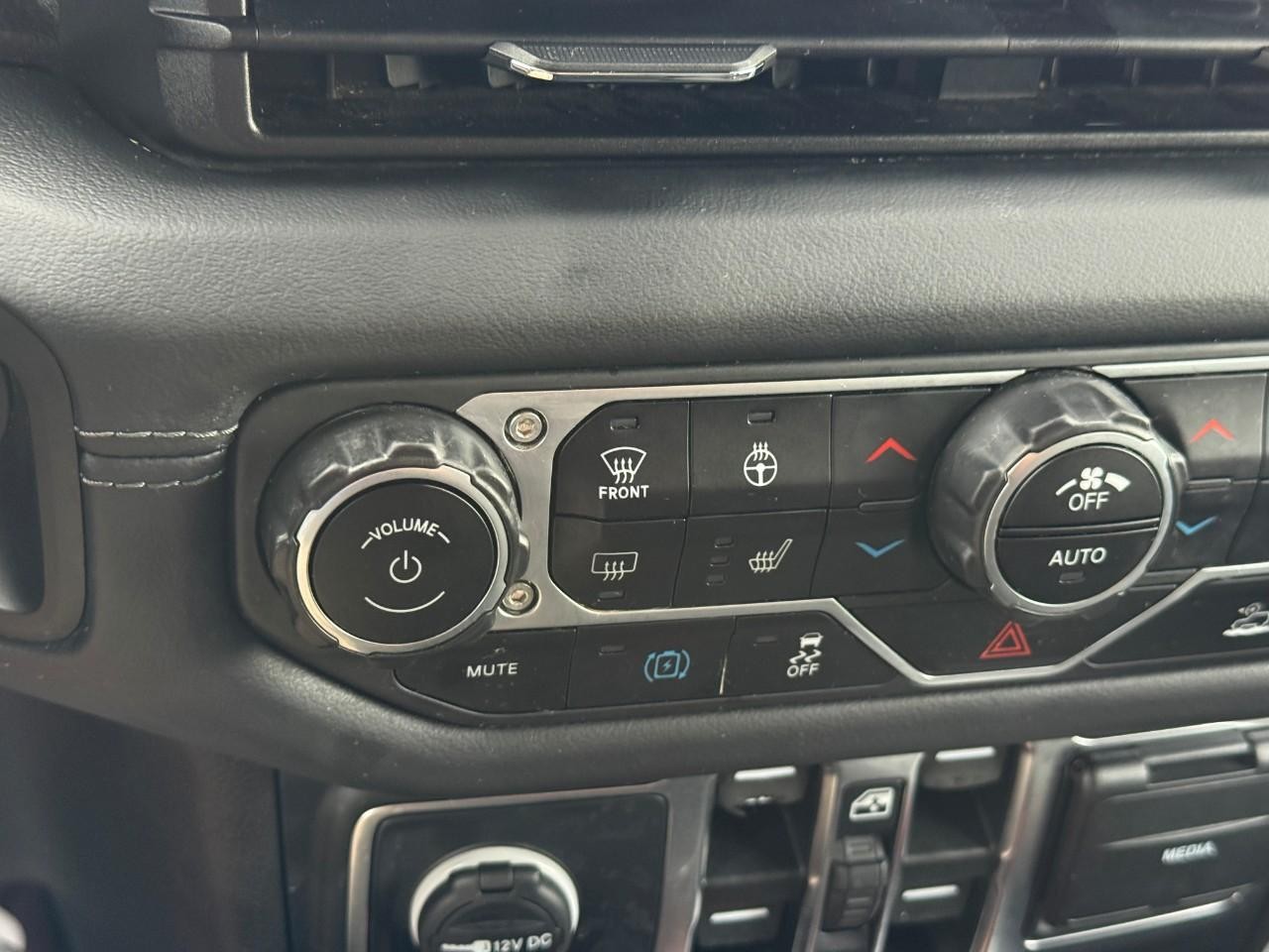 Jeep Wrangler 4xe Vehicle Full-screen Gallery Image 17