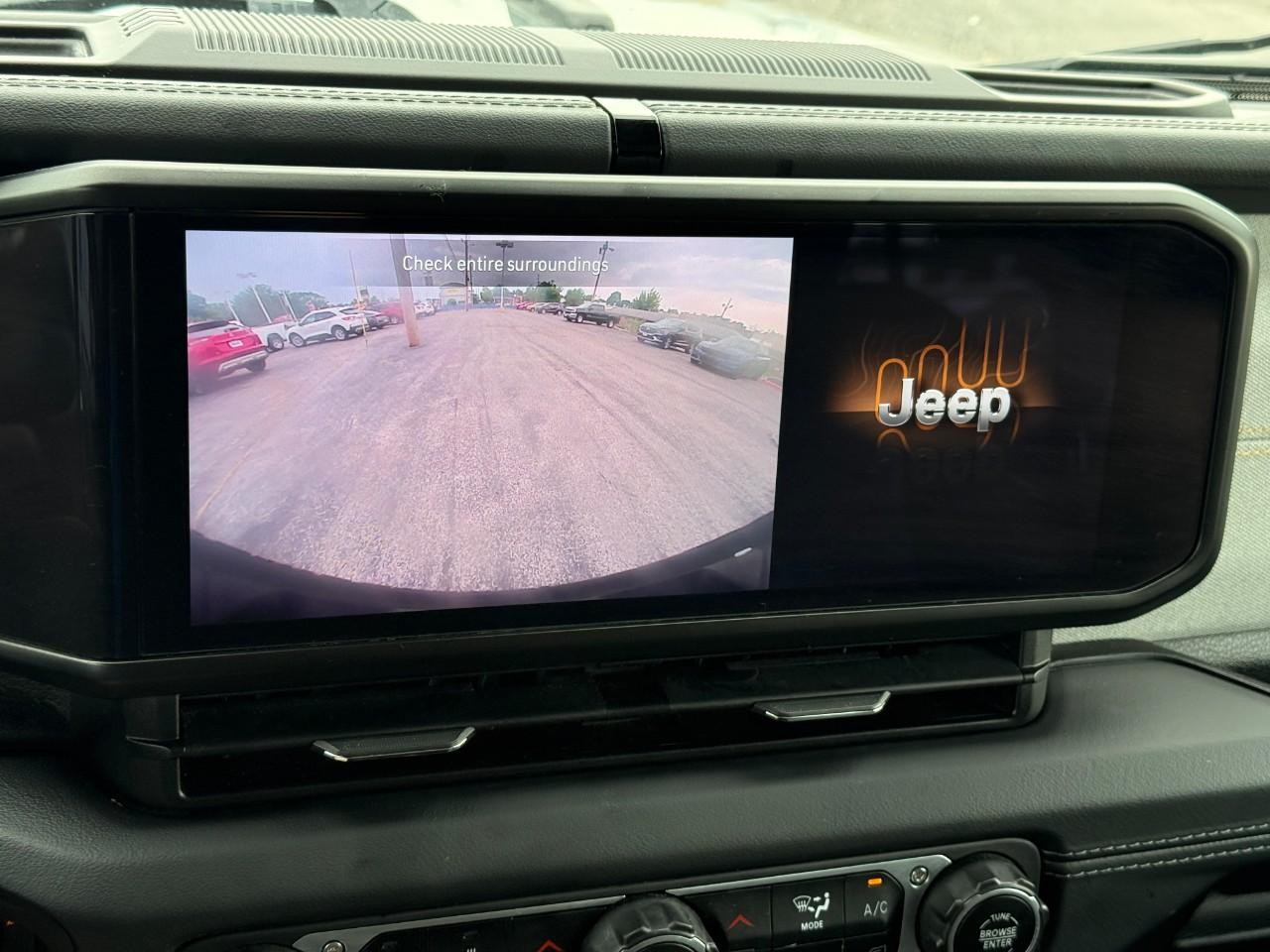 Jeep Wrangler 4xe Vehicle Full-screen Gallery Image 22