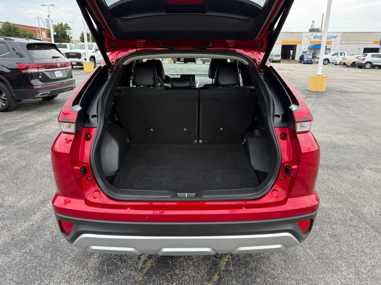 Mitsubishi Eclipse Cross Vehicle Full-screen Gallery Image 07