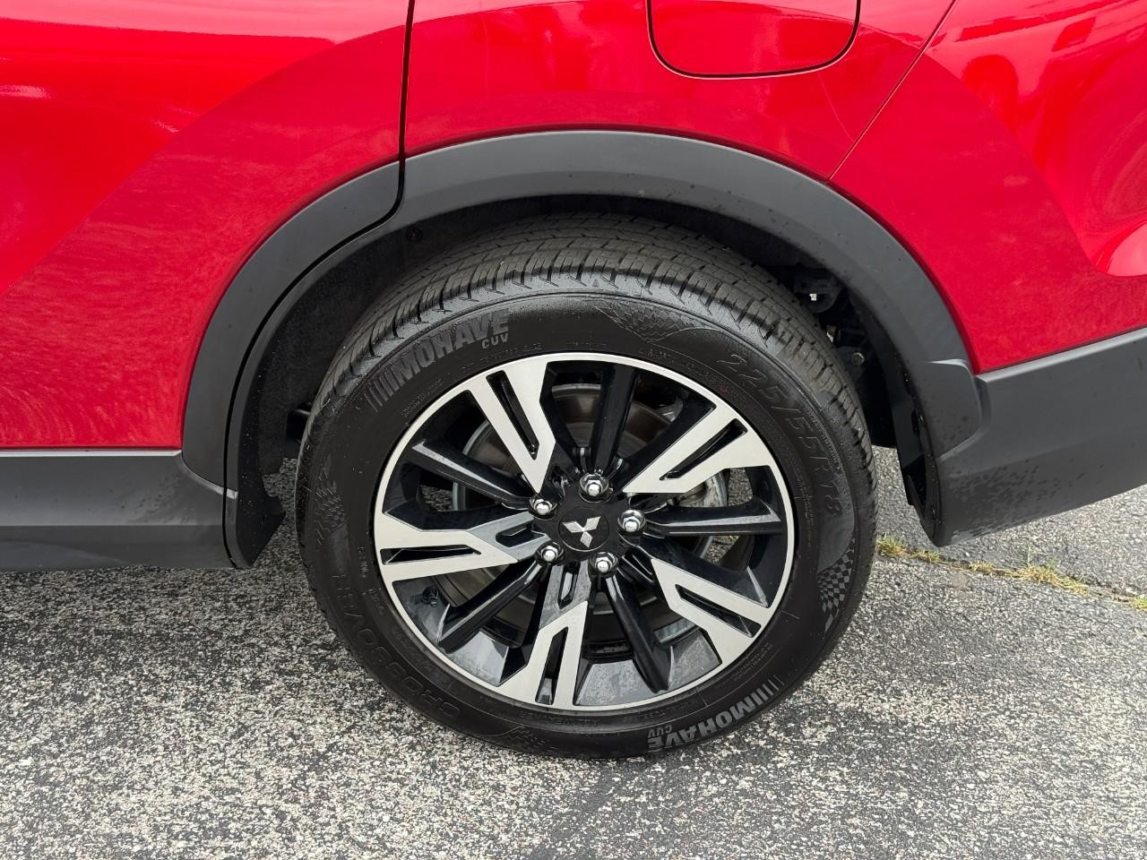 Mitsubishi Eclipse Cross Vehicle Full-screen Gallery Image 09