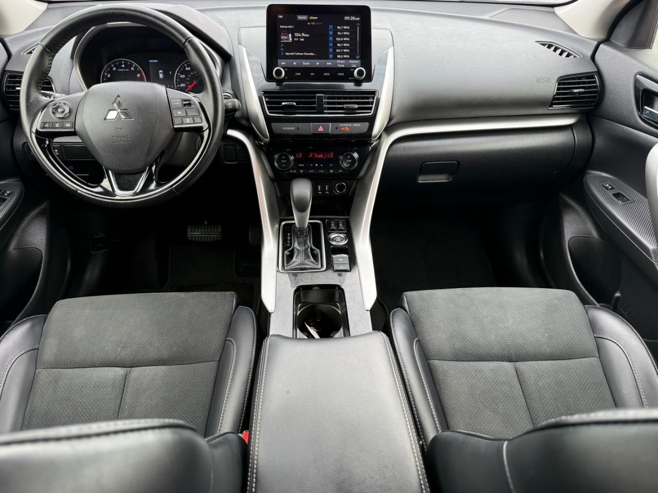 Mitsubishi Eclipse Cross Vehicle Full-screen Gallery Image 12