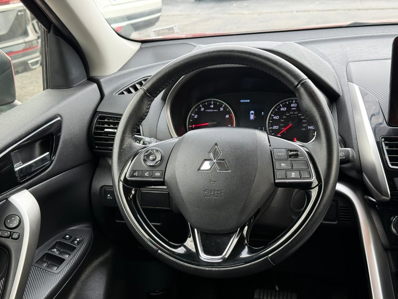 Mitsubishi Eclipse Cross Vehicle Full-screen Gallery Image 13