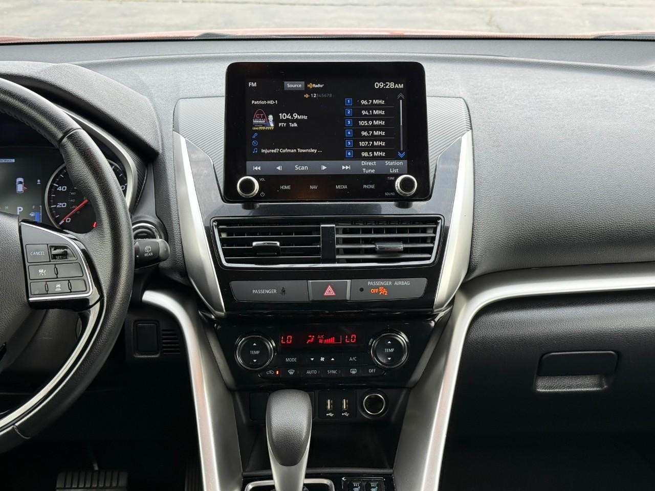 Mitsubishi Eclipse Cross Vehicle Full-screen Gallery Image 14