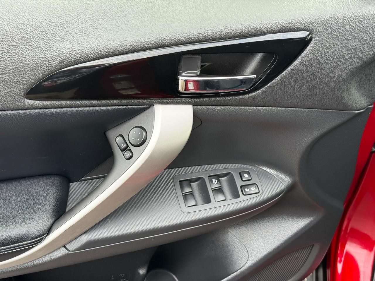 Mitsubishi Eclipse Cross Vehicle Full-screen Gallery Image 17