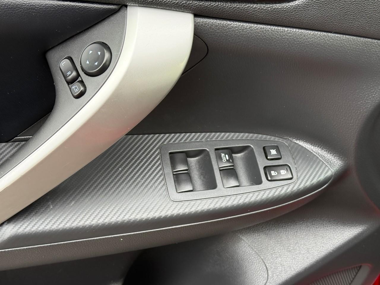 Mitsubishi Eclipse Cross Vehicle Full-screen Gallery Image 18