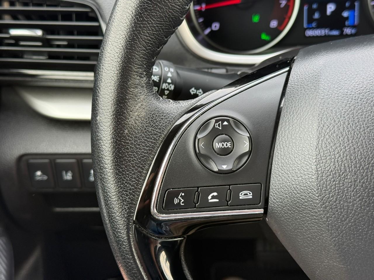Mitsubishi Eclipse Cross Vehicle Full-screen Gallery Image 21
