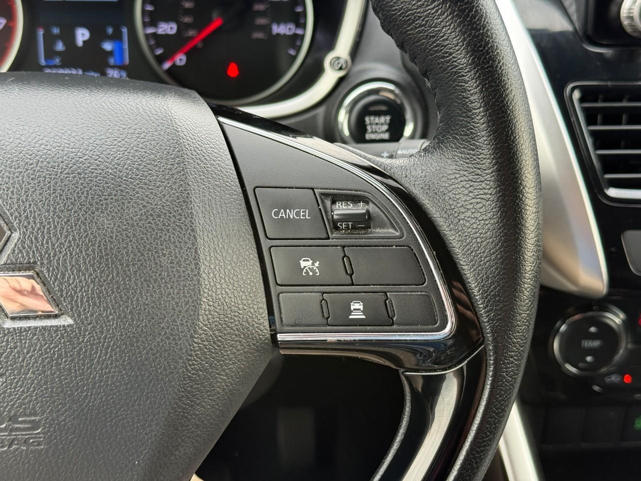 Mitsubishi Eclipse Cross Vehicle Full-screen Gallery Image 22