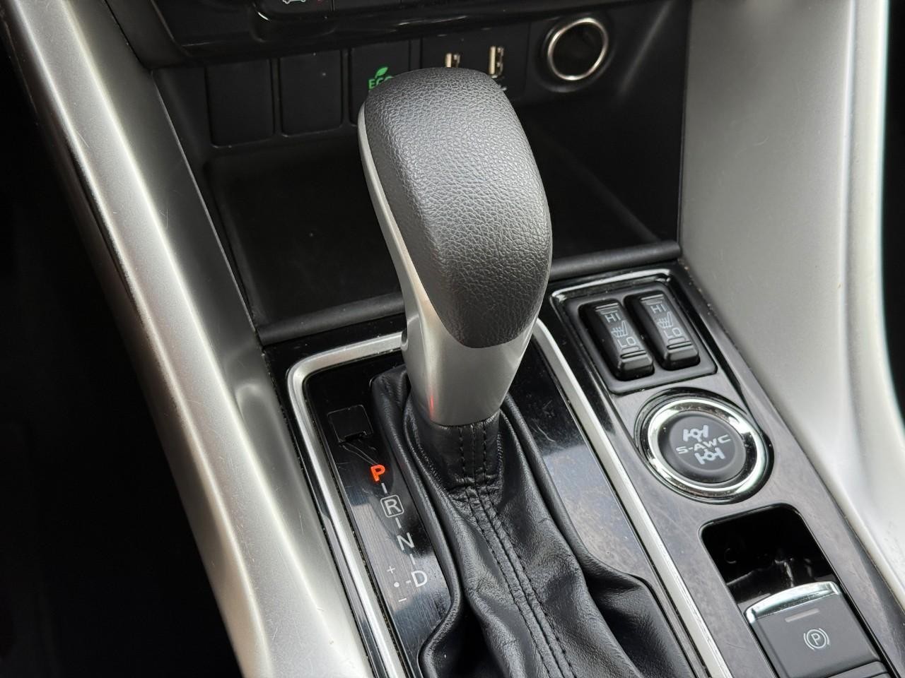 Mitsubishi Eclipse Cross Vehicle Full-screen Gallery Image 23