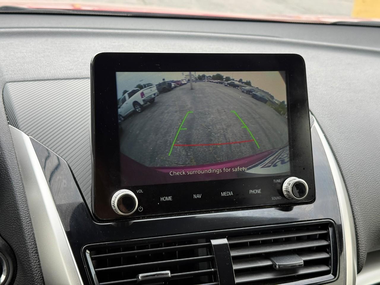 Mitsubishi Eclipse Cross Vehicle Full-screen Gallery Image 25