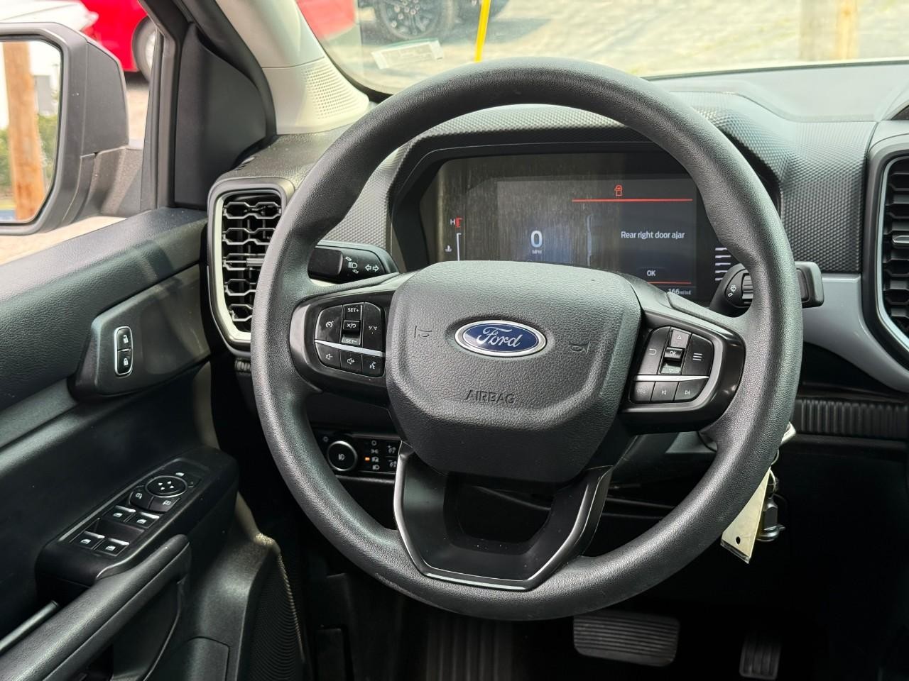 Ford Ranger Vehicle Full-screen Gallery Image 12