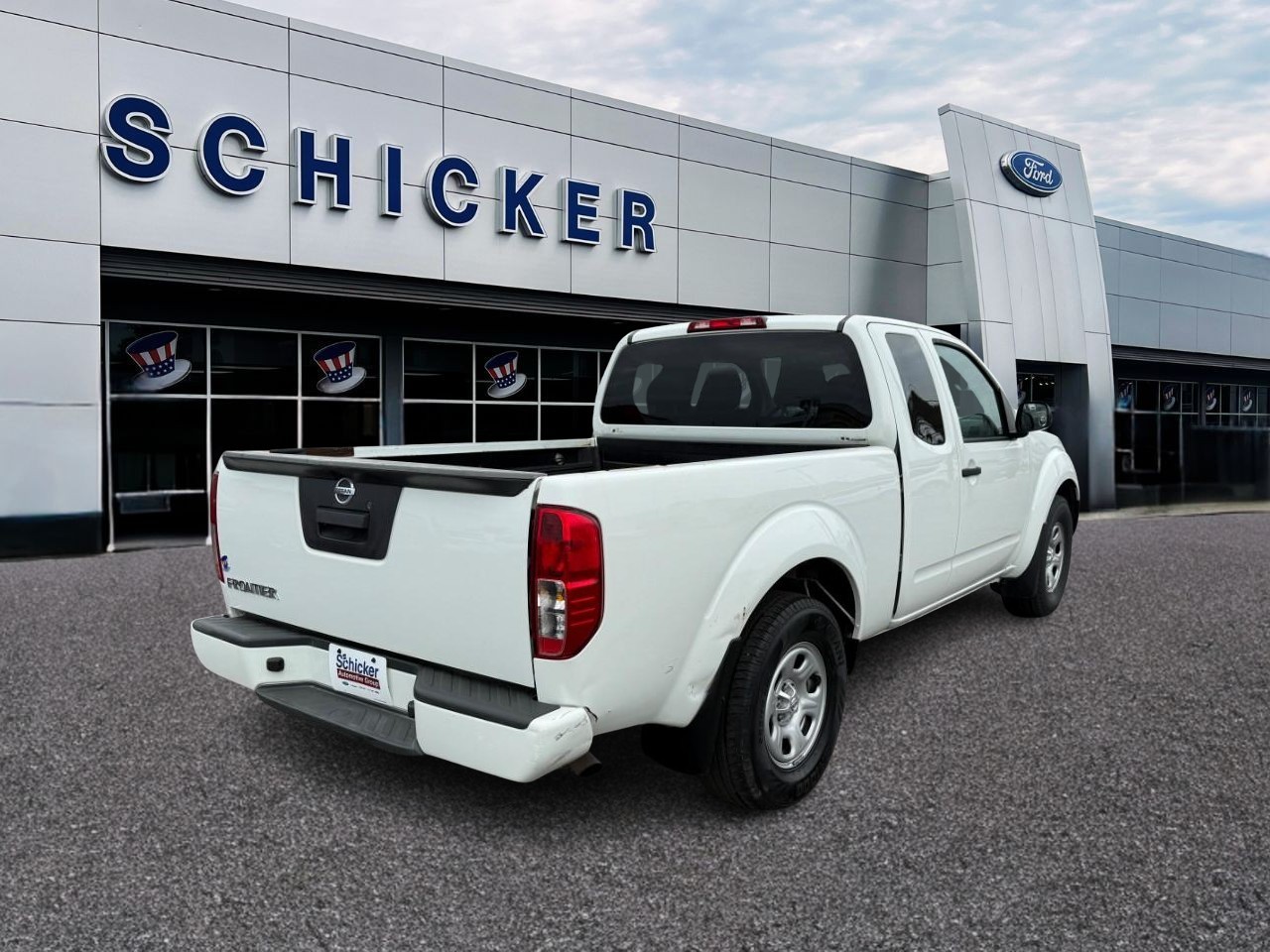 Nissan Frontier Vehicle Full-screen Gallery Image 02