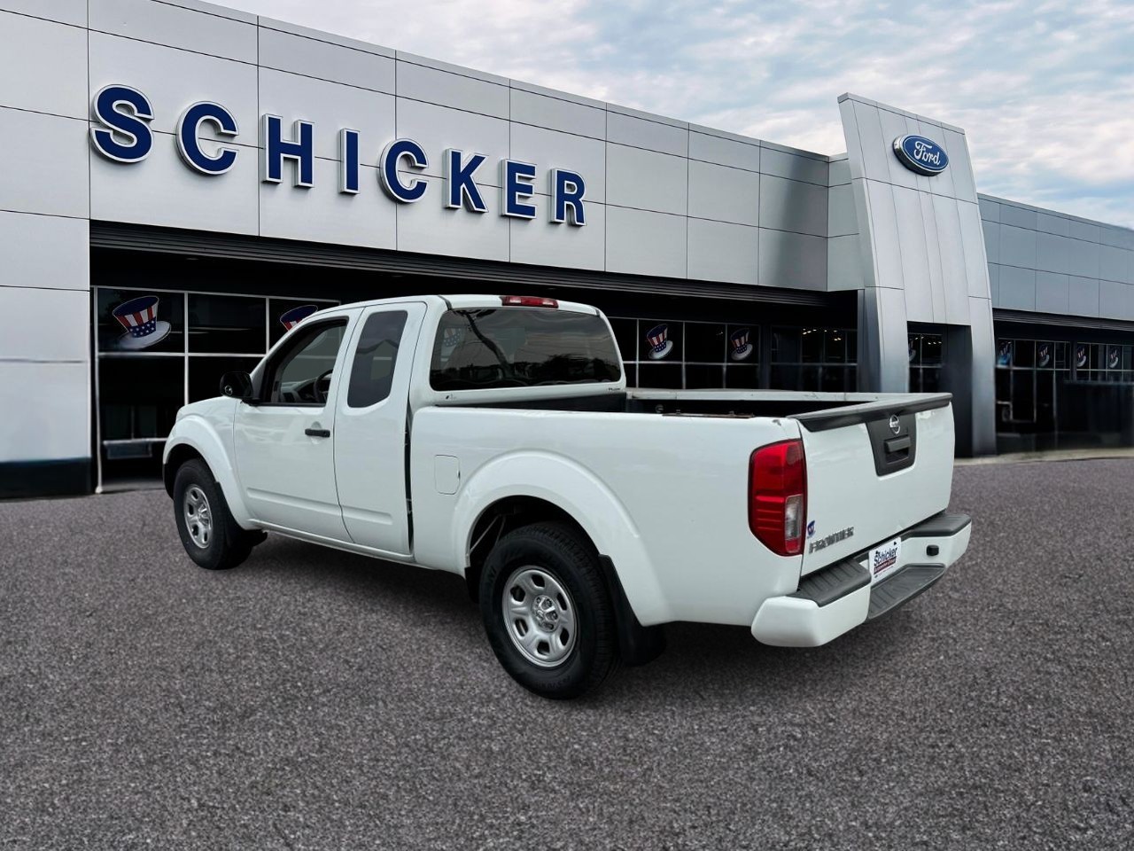Nissan Frontier Vehicle Full-screen Gallery Image 03