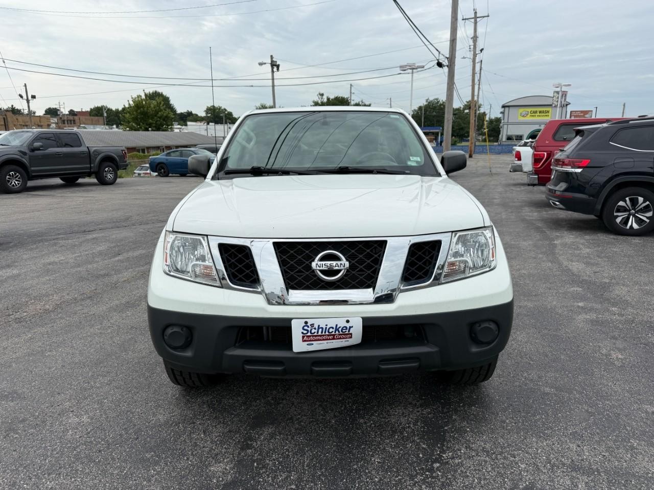 Nissan Frontier Vehicle Full-screen Gallery Image 07