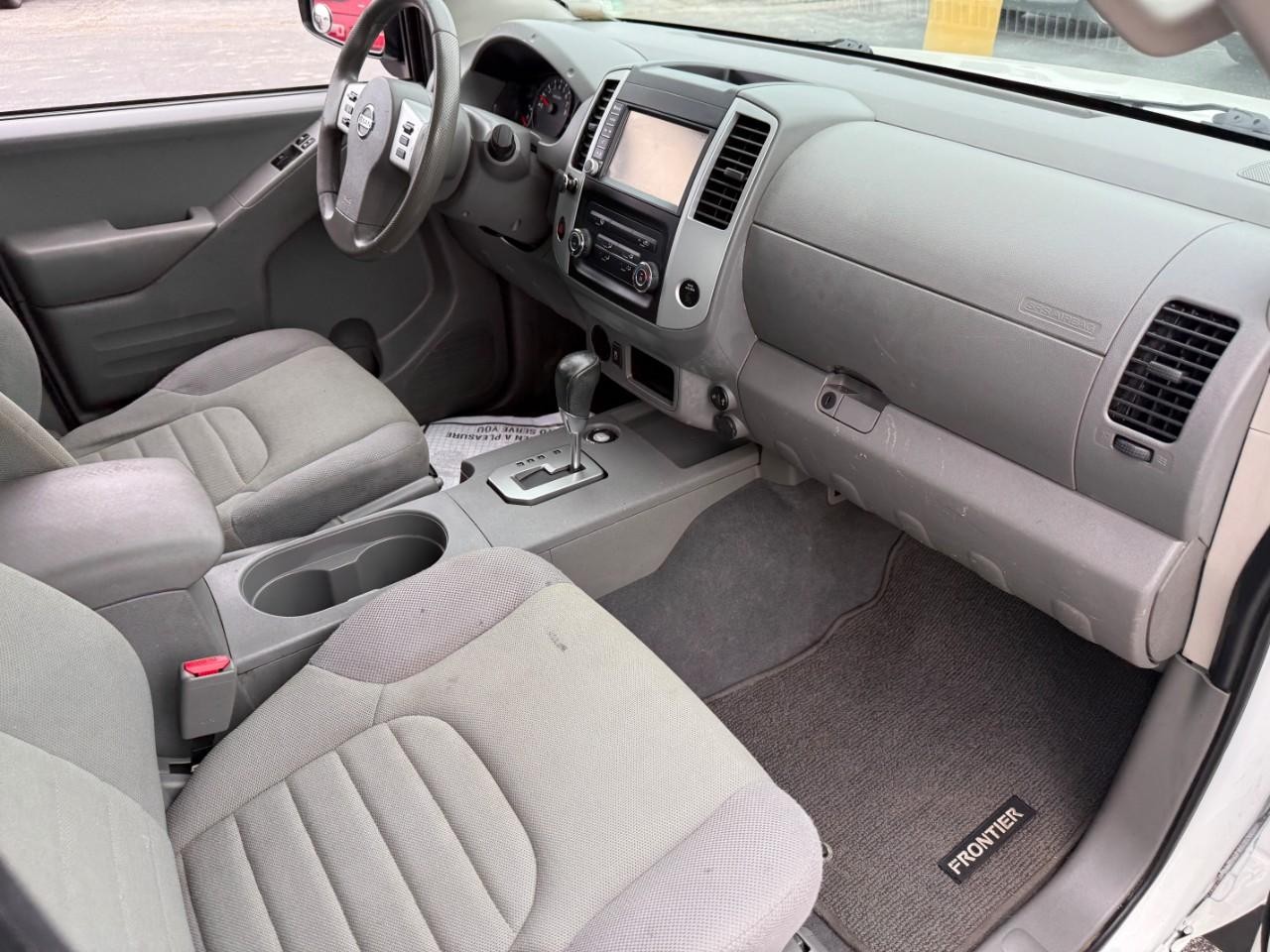 Nissan Frontier Vehicle Full-screen Gallery Image 10