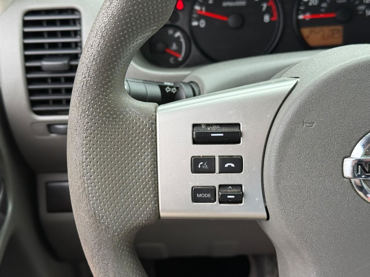 Nissan Frontier Vehicle Full-screen Gallery Image 13
