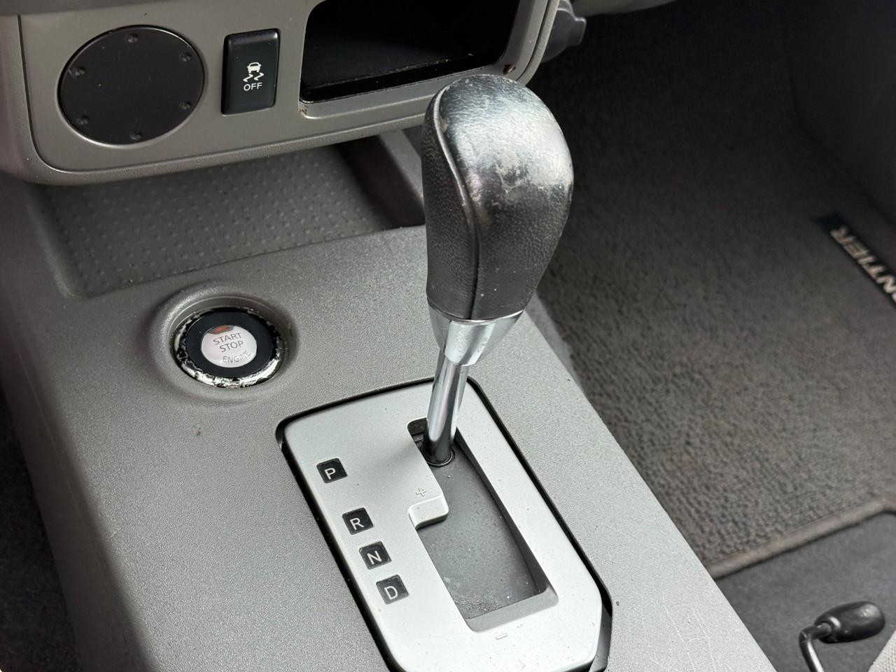 Nissan Frontier Vehicle Full-screen Gallery Image 16