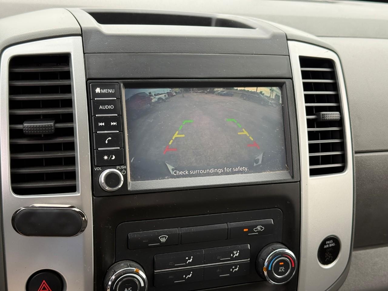 Nissan Frontier Vehicle Full-screen Gallery Image 17