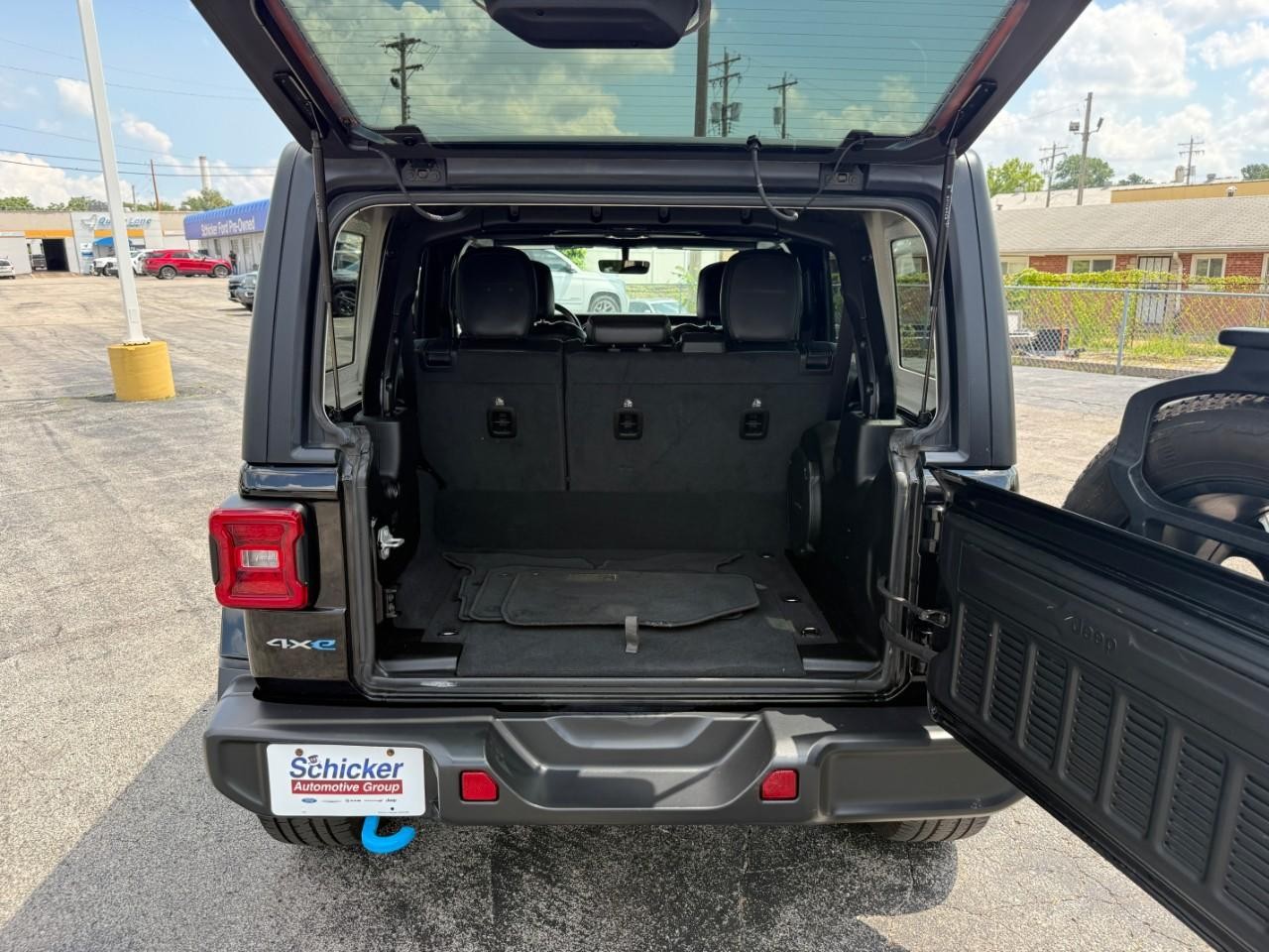 Jeep Wrangler 4xe Vehicle Full-screen Gallery Image 07