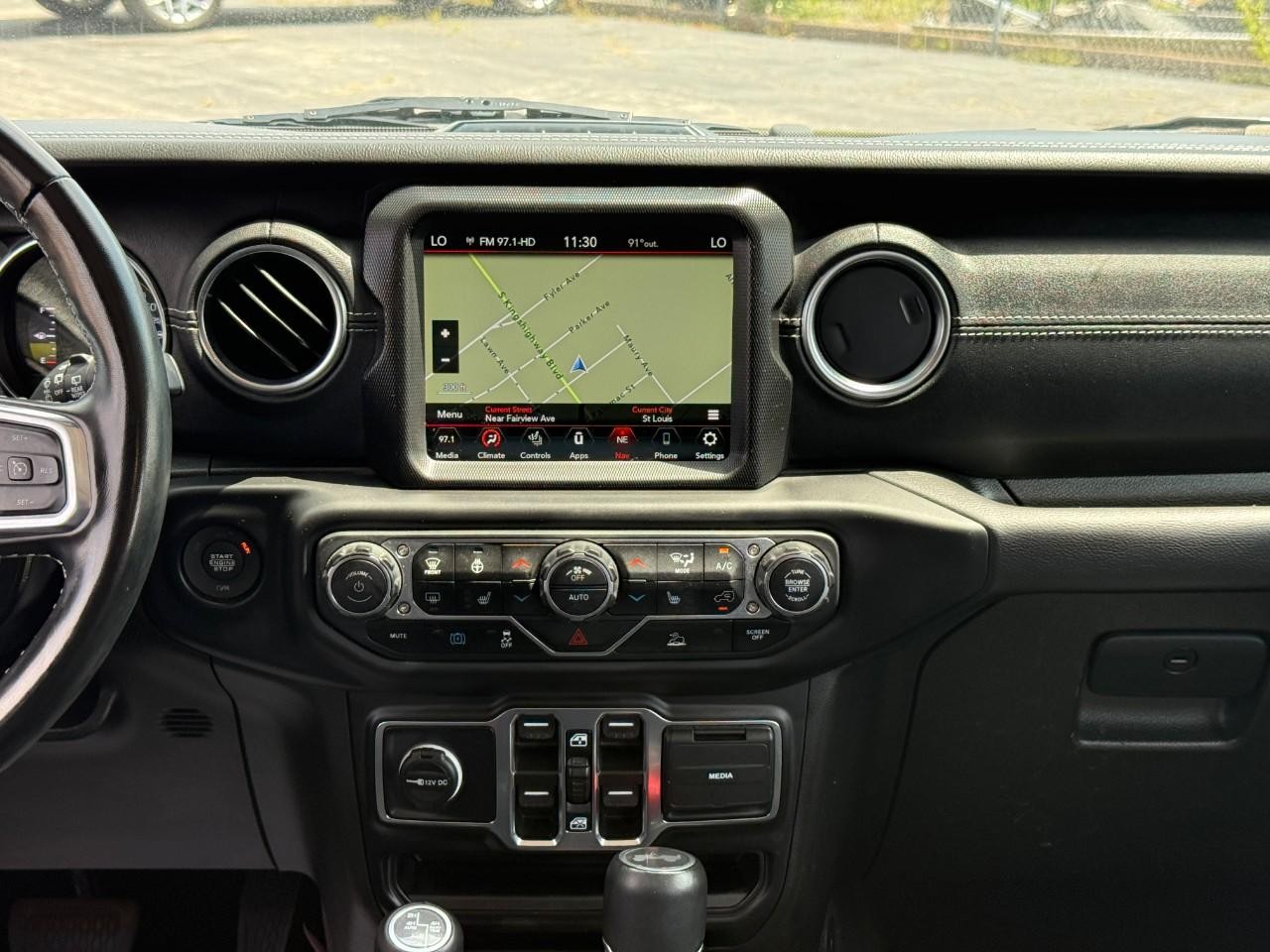 Jeep Wrangler 4xe Vehicle Full-screen Gallery Image 13