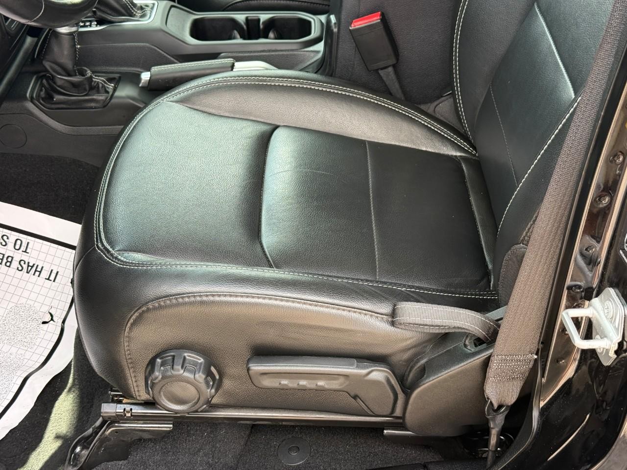 Jeep Wrangler 4xe Vehicle Full-screen Gallery Image 16