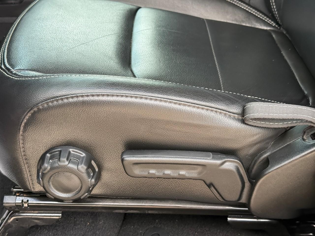Jeep Wrangler 4xe Vehicle Full-screen Gallery Image 17