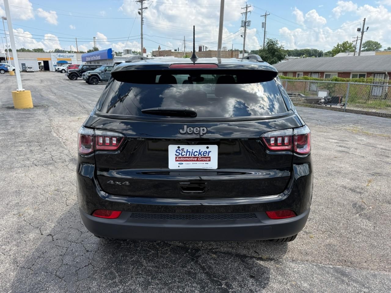 Jeep Compass Vehicle Full-screen Gallery Image 08
