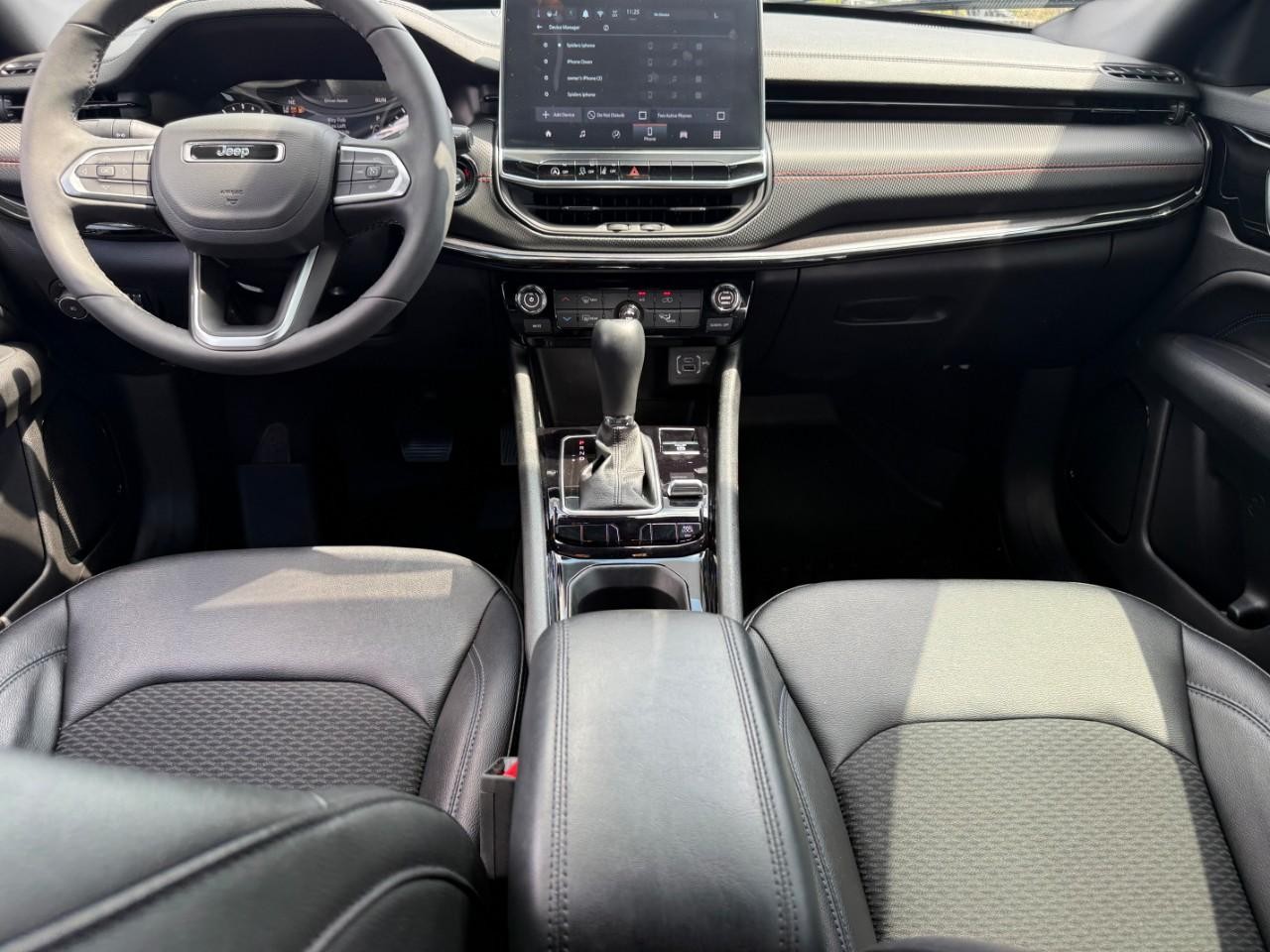 Jeep Compass Vehicle Full-screen Gallery Image 11