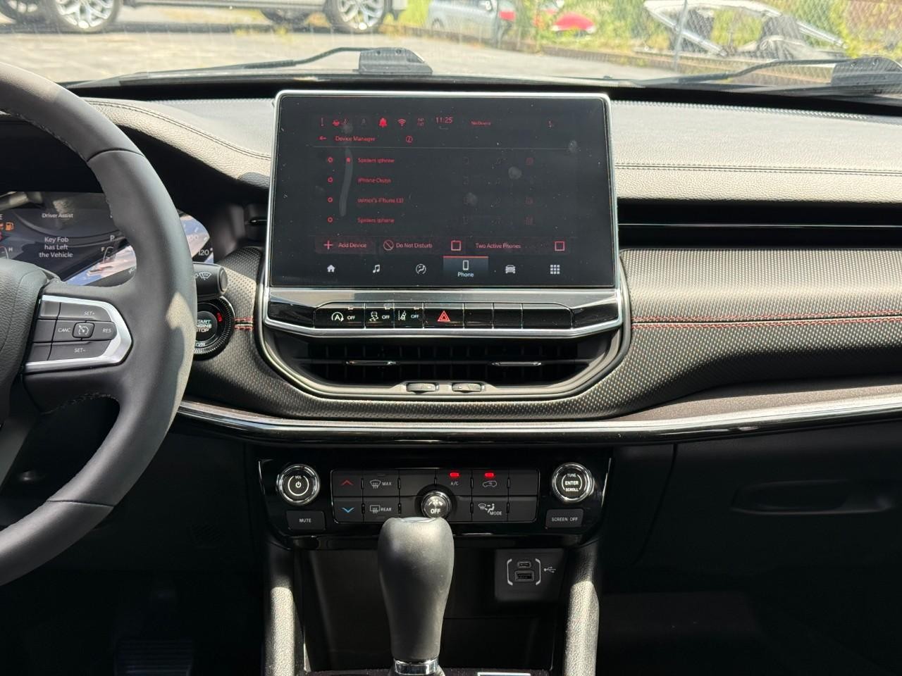 Jeep Compass Vehicle Full-screen Gallery Image 13