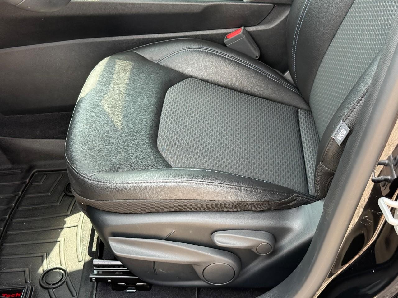 Jeep Compass Vehicle Full-screen Gallery Image 16