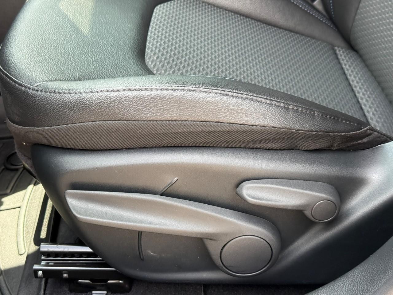 Jeep Compass Vehicle Full-screen Gallery Image 17