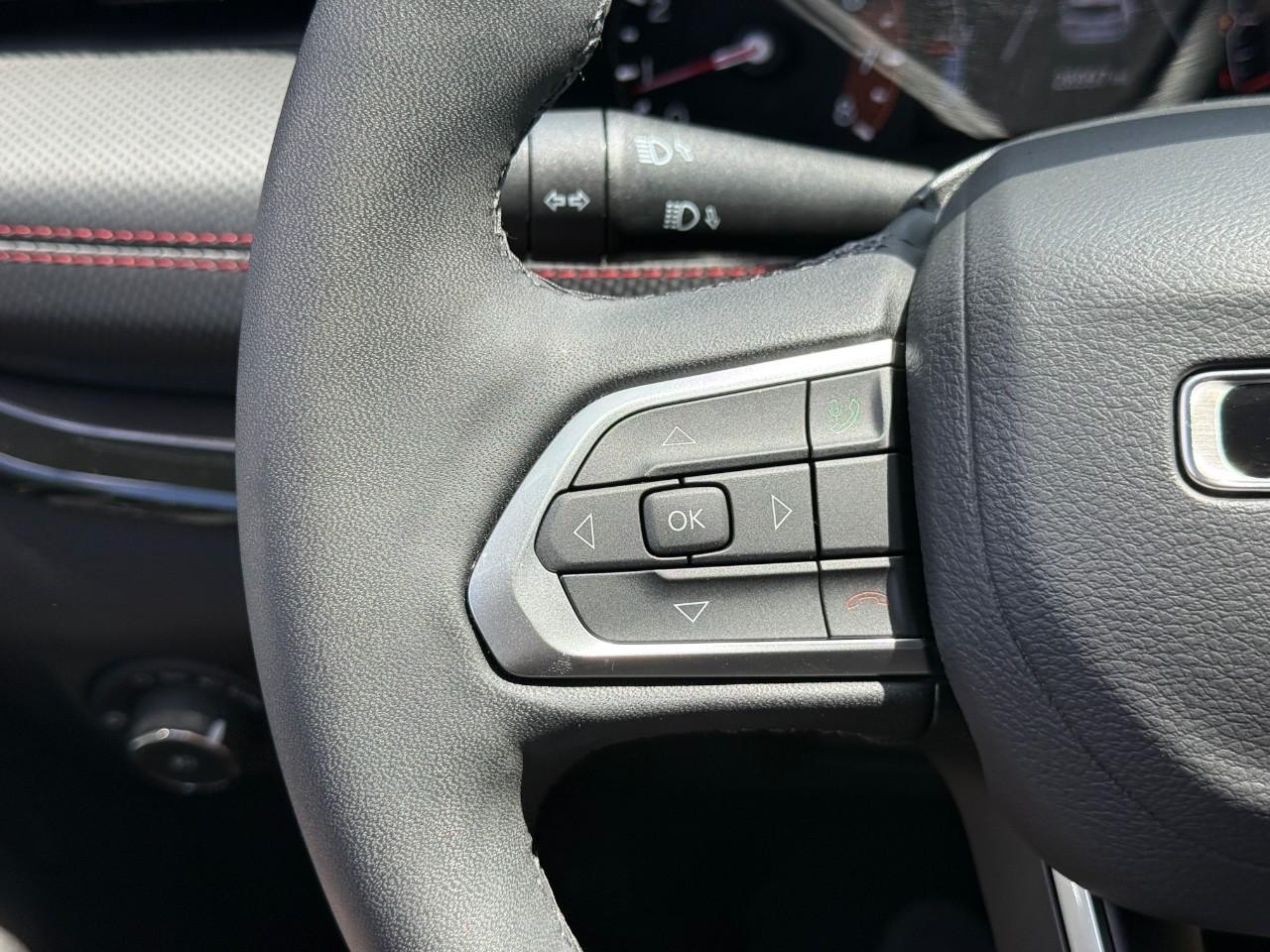 Jeep Compass Vehicle Full-screen Gallery Image 18