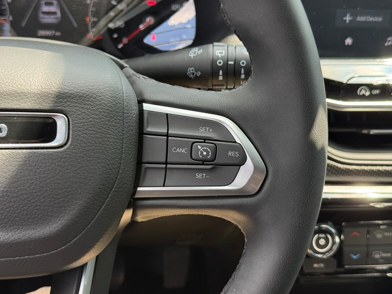 Jeep Compass Vehicle Full-screen Gallery Image 19
