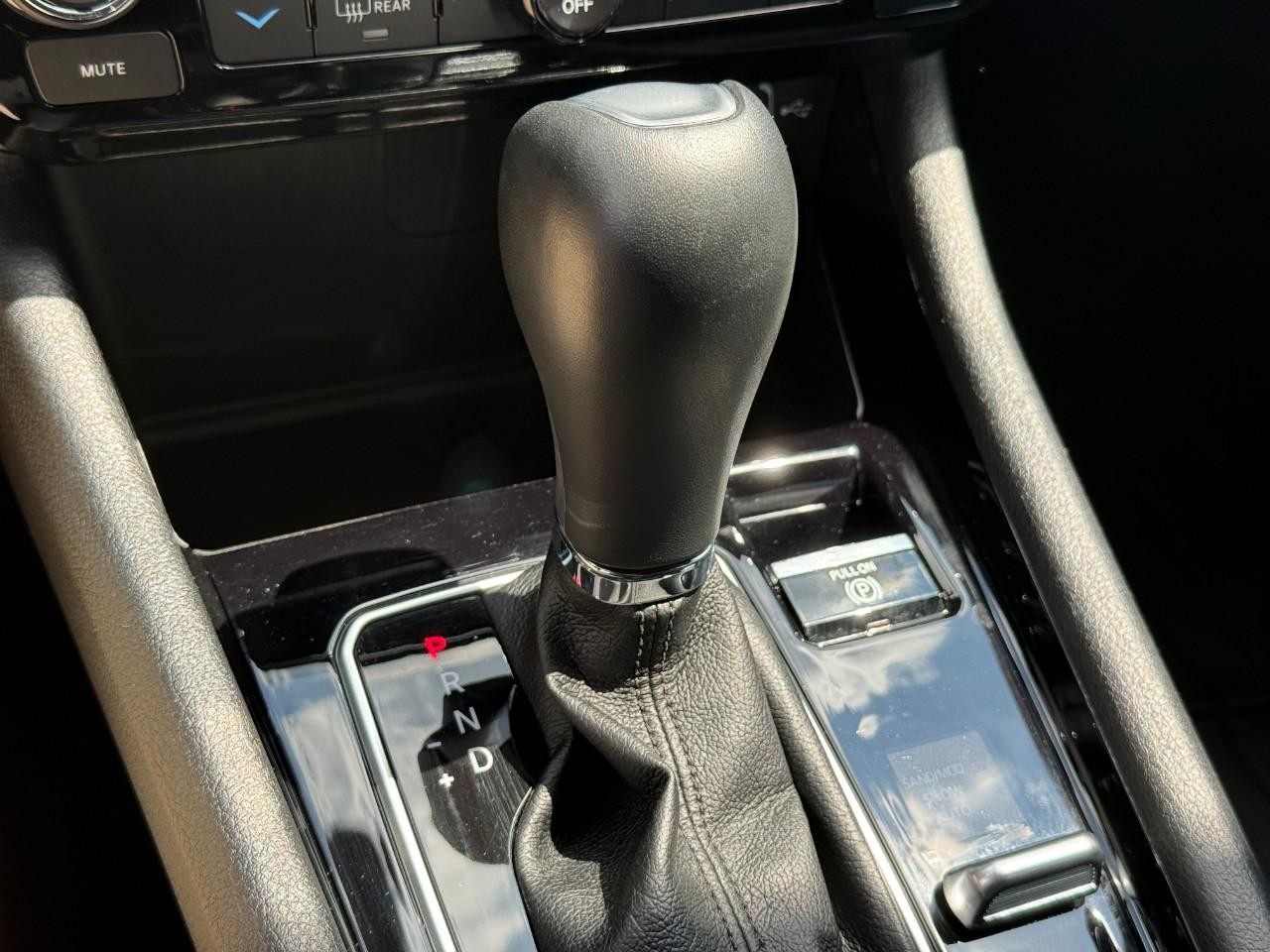 Jeep Compass Vehicle Full-screen Gallery Image 21
