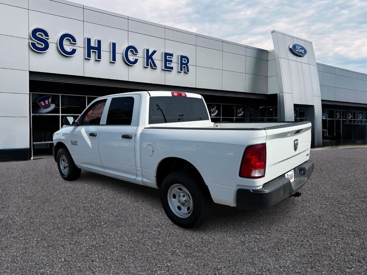 Ram 1500 Vehicle Full-screen Gallery Image 02