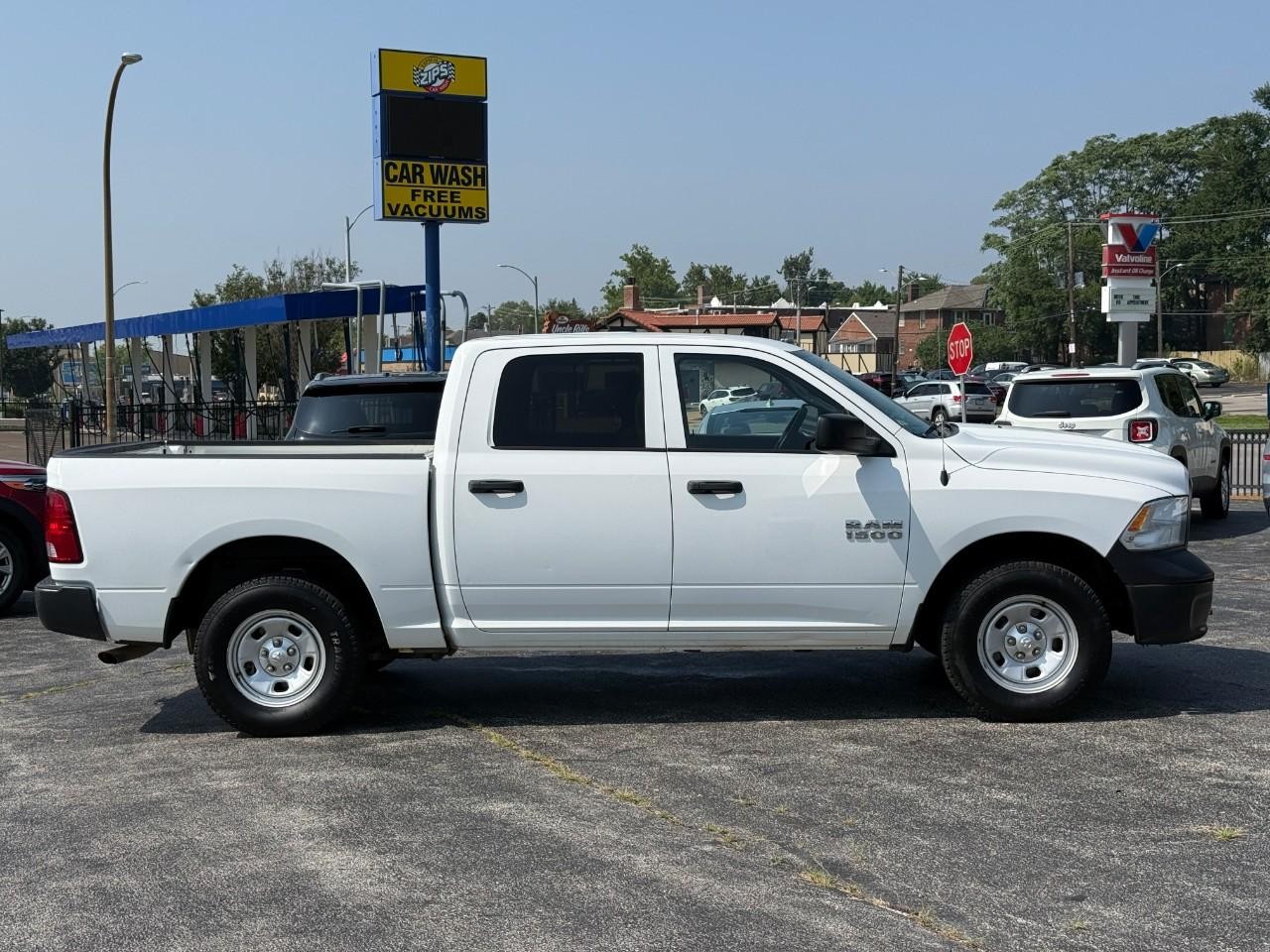 Ram 1500 Vehicle Full-screen Gallery Image 05