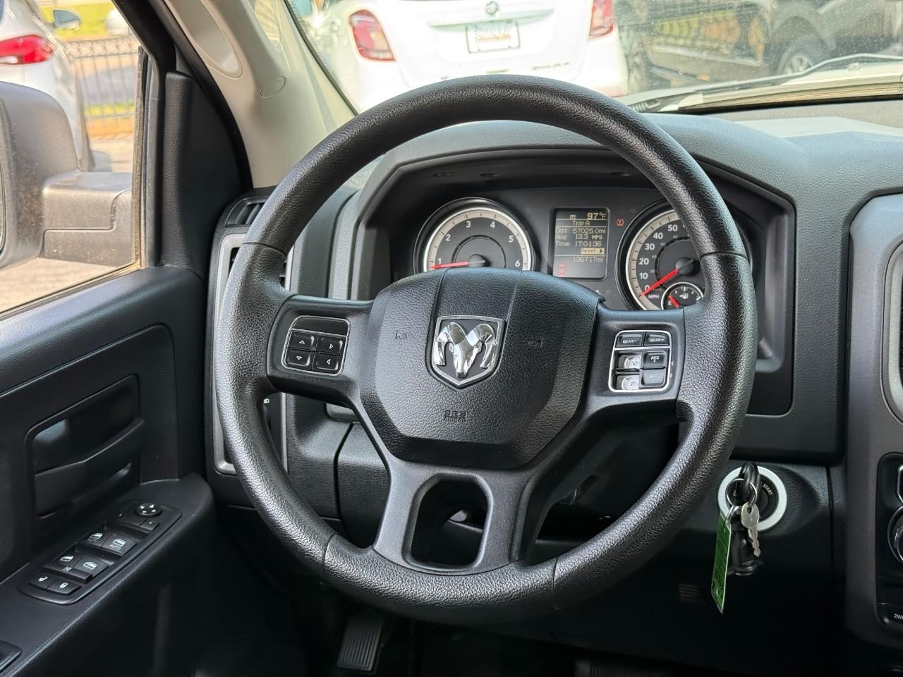 Ram 1500 Vehicle Full-screen Gallery Image 12
