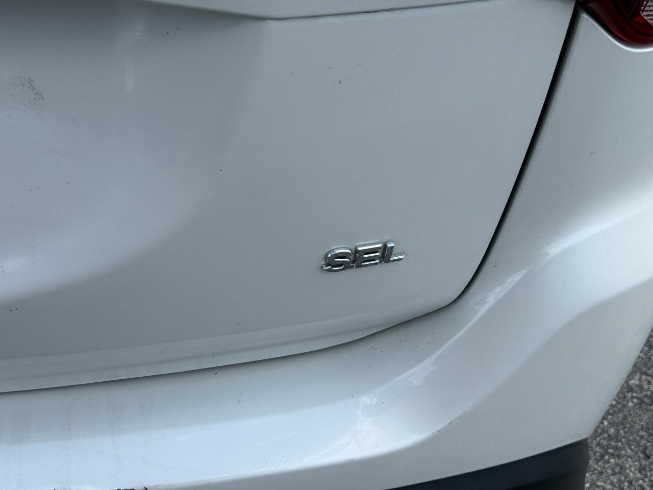 Mitsubishi Outlander Vehicle Full-screen Gallery Image 07