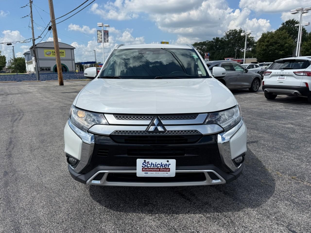 Mitsubishi Outlander Vehicle Full-screen Gallery Image 10