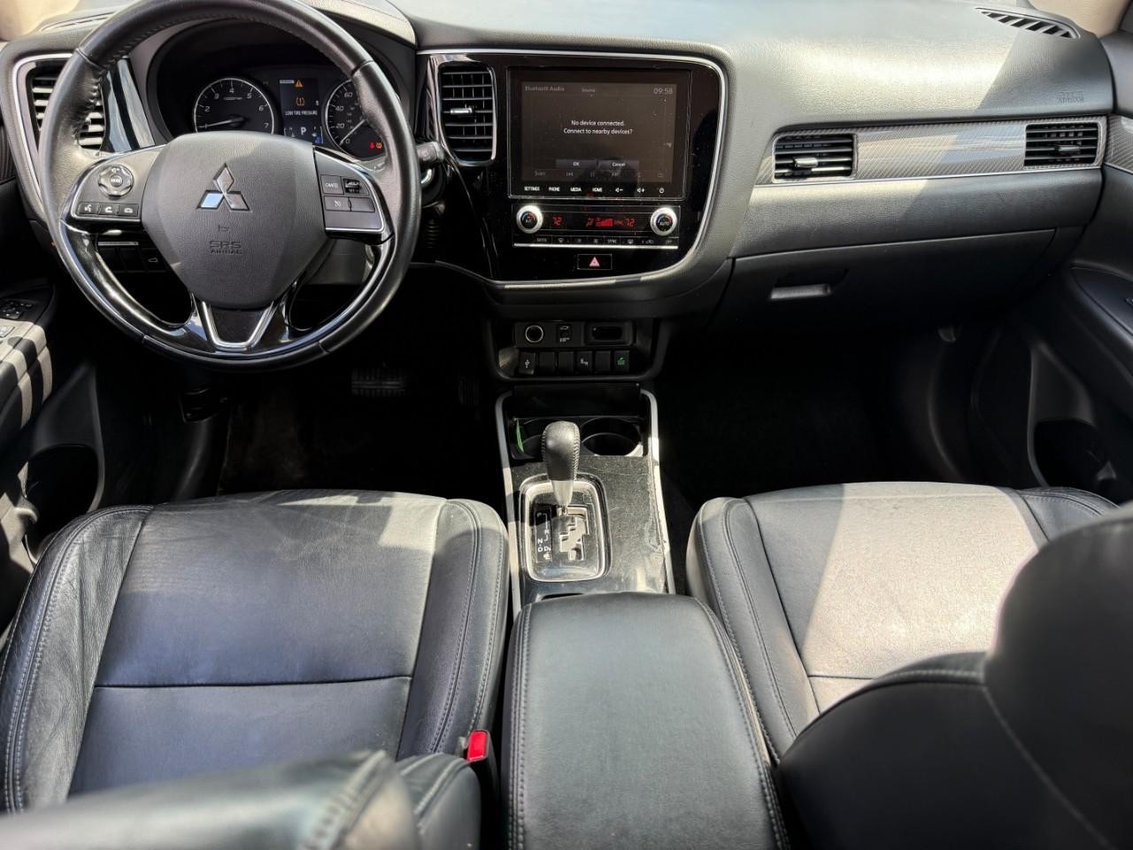 Mitsubishi Outlander Vehicle Full-screen Gallery Image 12