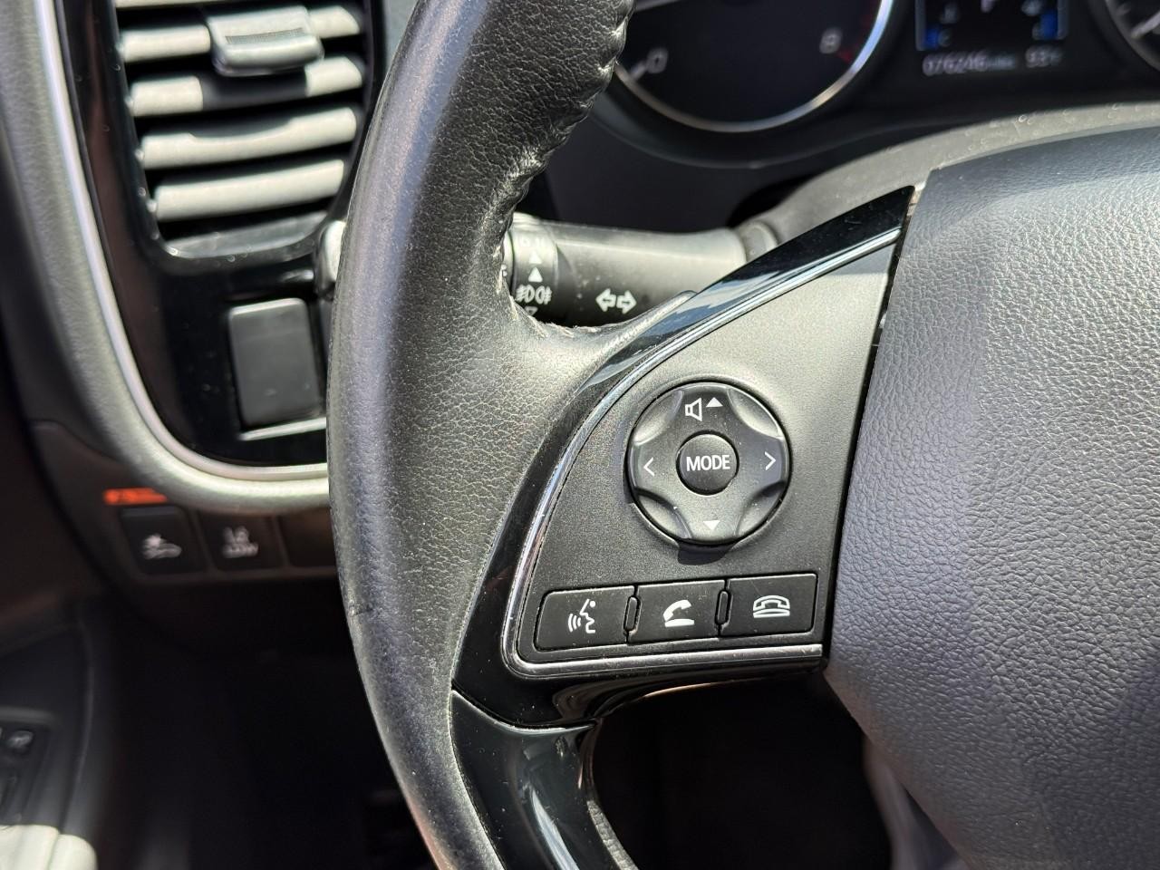 Mitsubishi Outlander Vehicle Full-screen Gallery Image 19