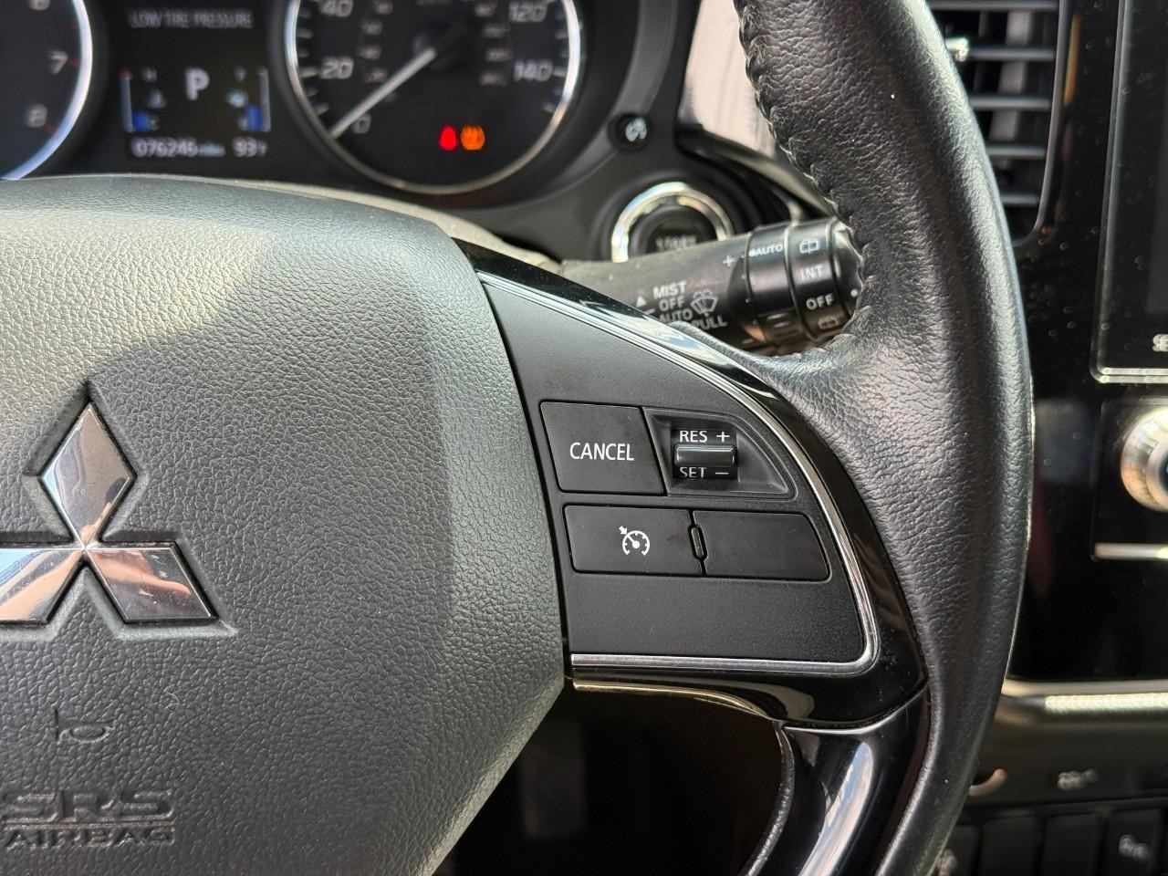 Mitsubishi Outlander Vehicle Full-screen Gallery Image 20
