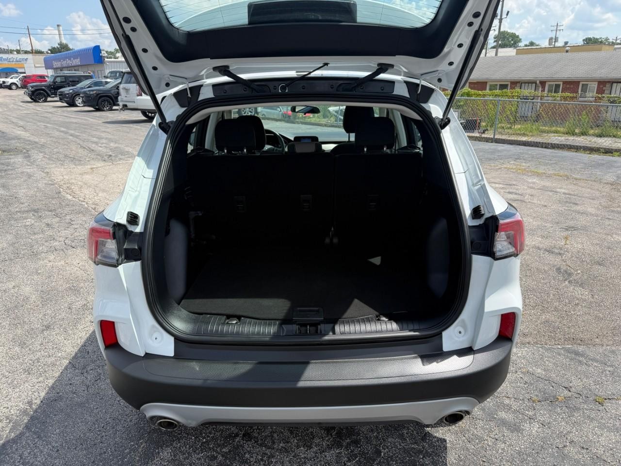 Ford Escape Vehicle Full-screen Gallery Image 07