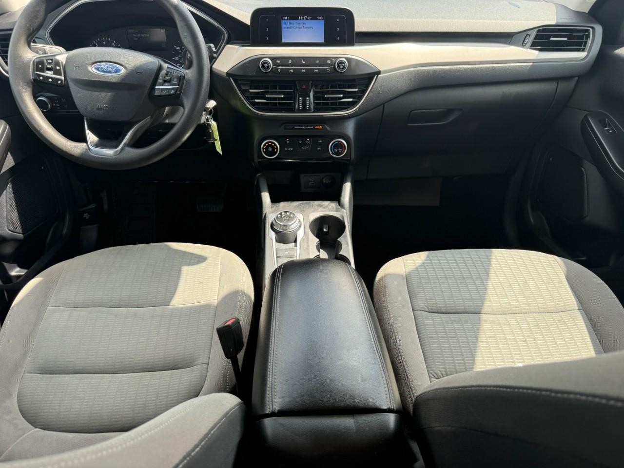 Ford Escape Vehicle Full-screen Gallery Image 11