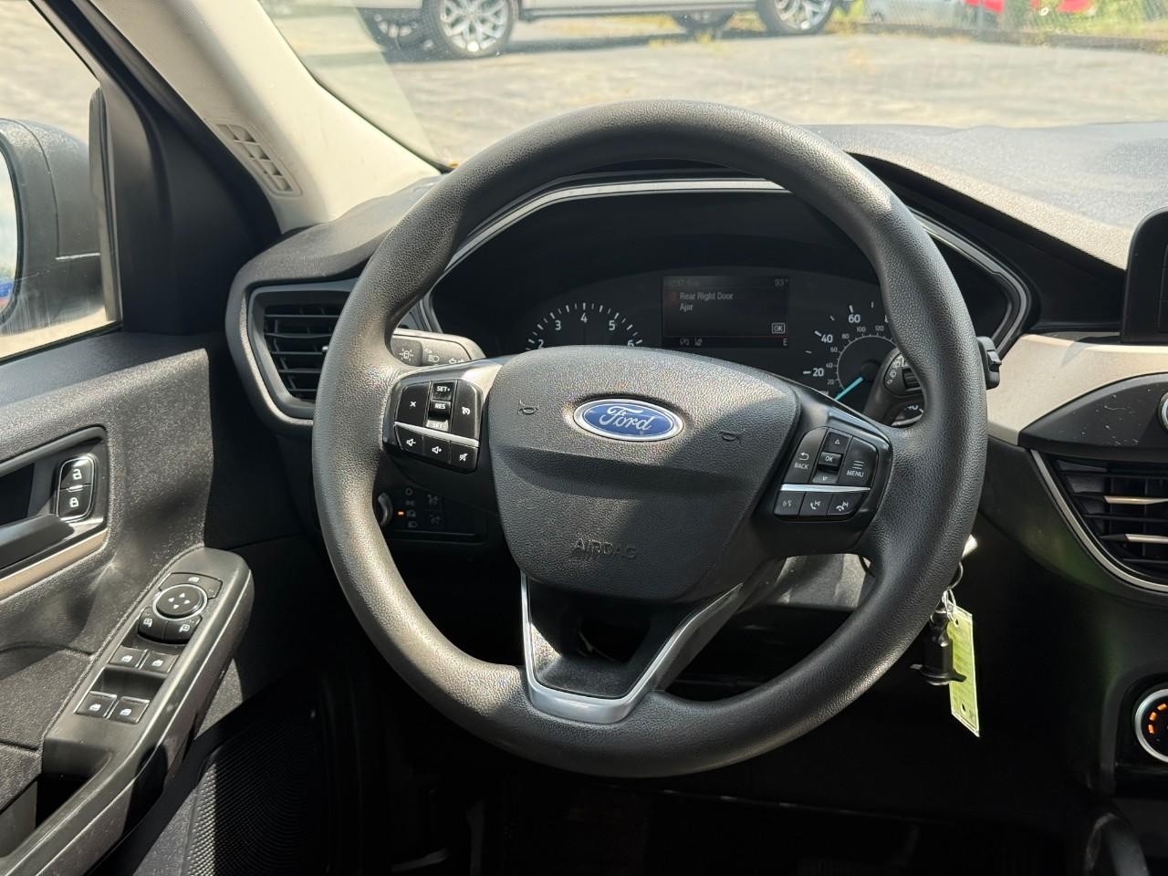 Ford Escape Vehicle Full-screen Gallery Image 12